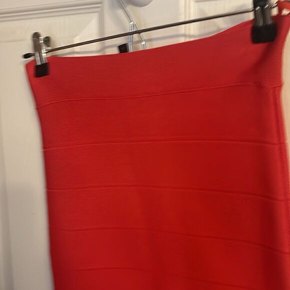 BCBG MaxAzria ribbed skirt EUC Size. Small orange - Picture 4 of 7